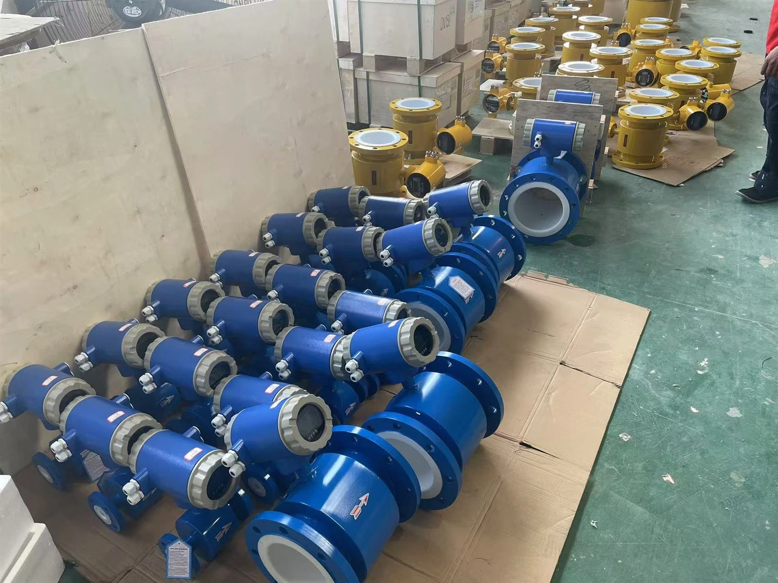 Integrated electromagnetic flow meter